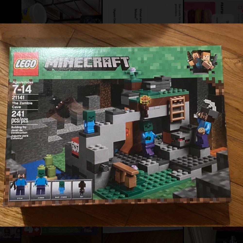 LEGO MINECRAFT THE ZOMBIE CAVE NEVER OPENED (Retired product)